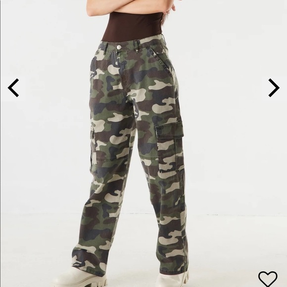 🔥 2/$15 Camo Straight Leg Cargo Pants - Picture 1 of 3